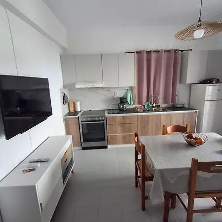 Appartement με θέα τον όρμο της βάρης Vári