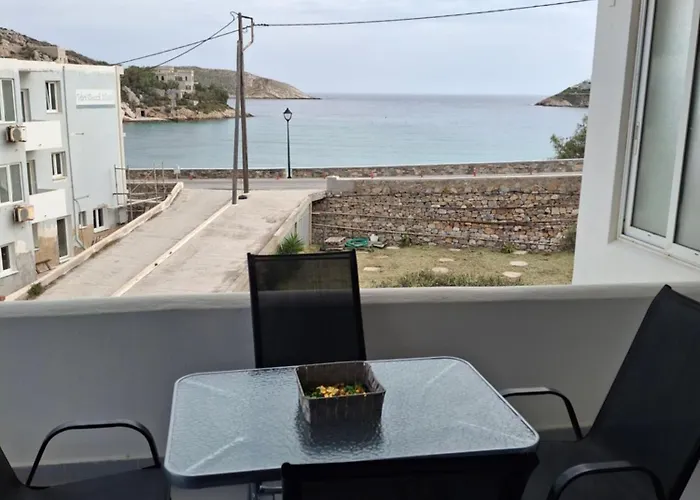 με θέα τον όρμο της βάρης Apartmán Vári